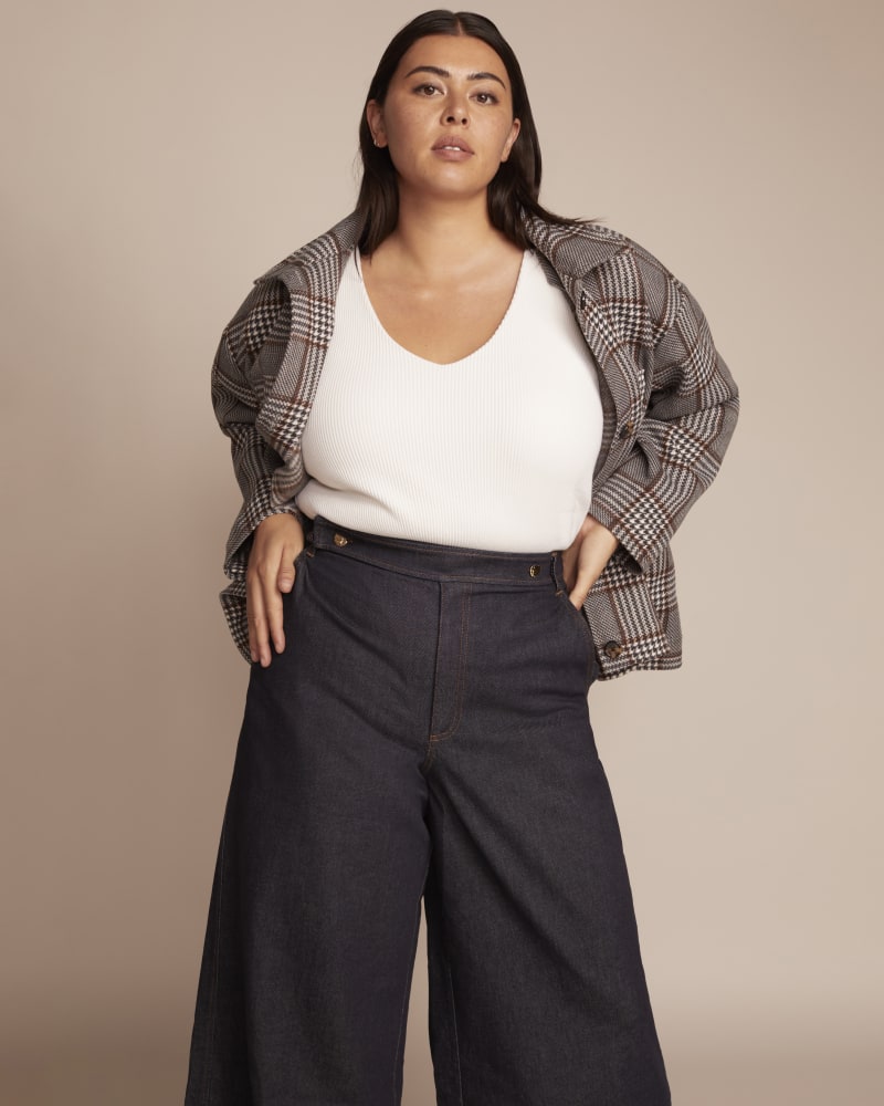 Side of a model wearing a size 1X Billie Plaid Jacket in Black / White by DEX PLUS. | dia_product_style_image_id:234155